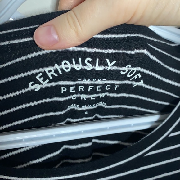 Aero Long Sleeve Seriously Soft Striped V-Neck Tee size S - Picture 6 of 8